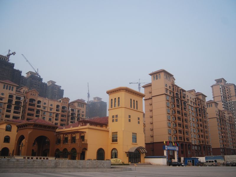 華強城一期二標段工程（2010年省文明工地、省“結(jié)構(gòu)中州杯”工程）